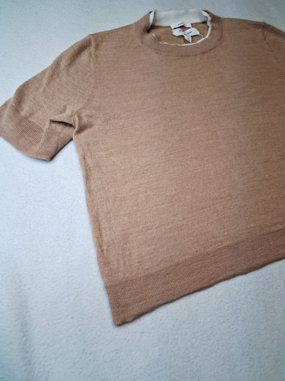 100% Extra Fine Marino Wool Light Brown Short-Sleeve Knit Top - Picture 4 of 7
